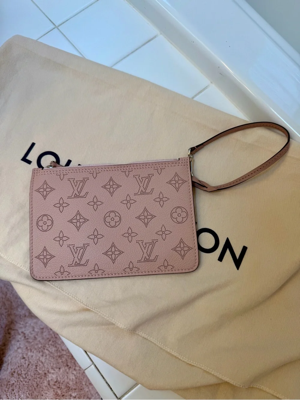 Louis Vuitton Mahina Girolatta Magnolia Handbag Pink